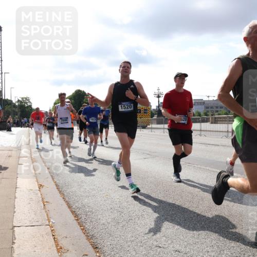 29.06.2025 - hella hamburg halbmarathon Lena Gebhardt http://msf.ph/oto/8420370 29.06.2025 09:51:35 Lombardsbrücke 2880, 18539, 1520, 528, 11417, 1136, 1520, 1570, 1903, 1912, 1920, 1941, 2653, 2880, 2972, 3437, 3523, 3700, 4297, 4634, 4759, 4843, 4854, 4865, 4888, 4889, 4991, 4999, 5275, 5375, 5410, 6490, 6593, 6721, 6901, 7092, 7105, 7363, 7378, 7693, 7962, 8319, 8346, 8871, 8900, 9114, 9262, 9313, 9364, 9371, 9755, 9885, 10319, 10375, 10480, 10669, 10934, 11021, 11049, 11417, 11714, 11907, 11959, 12153, 12623, 12711, 14201 meine-sportfotos.de