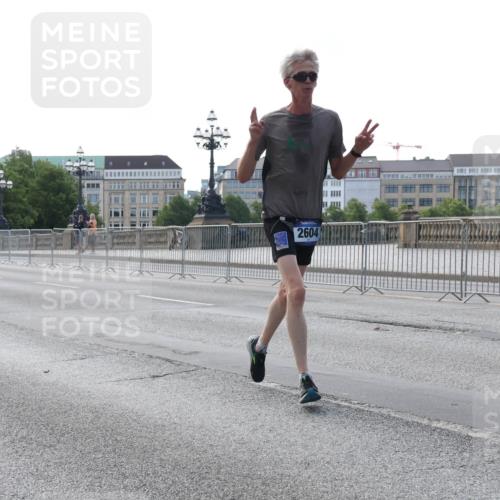 29.06.2025 - hella hamburg halbmarathon Lena Gebhardt http://msf.ph/oto/8420375 29.06.2025 09:42:01 Lombardsbrücke 2604, 1241, 2604, 2892, 4128, 4571, 6559, 7142, 7862, 10485, 10780, 11194, 11965, 12067, 12641, 13440, 13751, 13780, 14019, 14107, 14506, 16169, 16361, 16484, 17003, 17752, 18124, 18897 meine-sportfotos.de