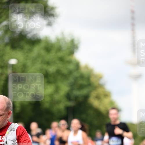 29.06.2025 - hella hamburg halbmarathon Dr. Thomas Lammeyer http://msf.ph/oto/8420389 29.06.2025 10:46:55 Kennedybrücke 1360, 1752, 1929, 1994, 2069, 2134, 2401, 2509, 2940, 3276, 3378, 3874, 4092, 4385, 4680, 4735, 4736, 5419, 6136, 6440, 6828, 6837, 7022, 7023, 7040, 7043, 7260, 7357, 7477, 7666, 8000, 8014, 8525, 8526, 9644, 9980, 10532, 10623, 10842, 11074, 11075, 11331 meine-sportfotos.de