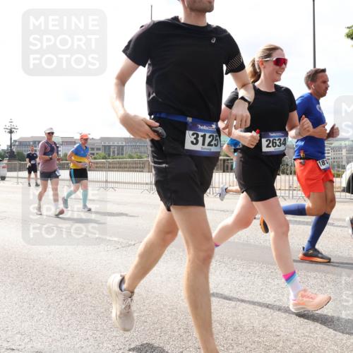 29.06.2025 - hella hamburg halbmarathon Lena Gebhardt http://msf.ph/oto/8420401 29.06.2025 10:18:21 Lombardsbrücke 9834, 1, 3125, 2634, 318, 1810, 1159, 1160, 1234, 1268, 1325, 1554, 1641, 1820, 1982, 2087, 2147, 2335, 2634, 2703, 2931, 3125, 3202, 3321, 3482, 3529, 3977, 4123, 4383, 4710, 4738, 4804, 5004, 5909, 6270, 6332, 6533, 7094, 7160, 7454, 7641, 7649, 7838, 7882, 7883, 8067, 8128, 8248, 8341, 8607, 8799, 9222, 9505, 9539, 9586, 9658, 9717, 9734, 9748, 9834, 9844, 9964, 10172, 10332, 10502, 10509, 10659, 10687, 10908, 12498, 12541, 12548, 12552, 12703, 13341 meine-sportfotos.de