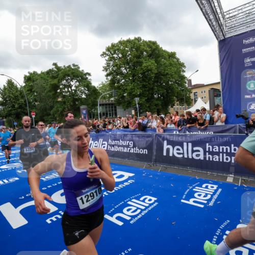 29.06.2025 - hella hamburg halbmarathon Zöllner http://msf.ph/oto/8420407 29.06.2025 10:53:08 Ziel 2208, 3059, 3258, 3334, 4121, 7509, 7864, 8587, 9093, 9537, 12155, 12367, 12910, 14323, 18590, 19208 meine-sportfotos.de