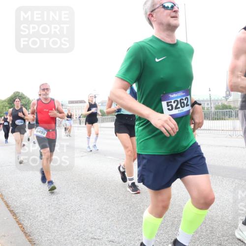29.06.2025 - hella hamburg halbmarathon Lena Gebhardt http://msf.ph/oto/8420408 29.06.2025 10:52:25 Lombardsbrücke 13286, 6492, 5262, 1369, 1418, 1826, 1978, 2362, 2420, 2528, 2983, 3038, 3140, 3227, 3645, 4087, 4273, 4436, 4591, 4598, 4606, 4815, 5062, 5262, 5360, 6386, 6403, 6404, 6406, 6456, 6671, 6985, 7511, 7690, 7691, 7735, 7812, 8194, 8196, 8250, 8251, 8621, 9068, 9070, 9103, 9368, 9460, 9730, 9731, 10080, 10296, 10342, 10392, 10600, 10634, 10673, 10884, 10928, 11084, 11126, 11127, 11297, 11375, 11736, 11899, 11974, 12546, 12558 meine-sportfotos.de