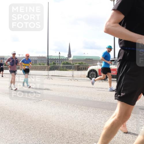 29.06.2025 - hella hamburg halbmarathon Lena Gebhardt http://msf.ph/oto/8420417 29.06.2025 10:18:21 Lombardsbrücke 3122, 181, 1159, 1160, 1234, 1268, 1325, 1554, 1641, 1820, 1982, 2087, 2147, 2335, 2634, 2703, 2931, 3125, 3202, 3321, 3482, 3529, 3977, 4123, 4383, 4710, 4738, 4804, 5004, 5909, 6270, 6332, 6533, 7094, 7160, 7454, 7641, 7649, 7838, 7882, 7883, 8067, 8128, 8248, 8341, 8607, 8799, 9222, 9505, 9539, 9586, 9658, 9717, 9734, 9748, 9834, 9844, 9964, 10172, 10332, 10502, 10509, 10659, 10687, 10908, 12498, 12541, 12548, 12552, 12703, 13341 meine-sportfotos.de