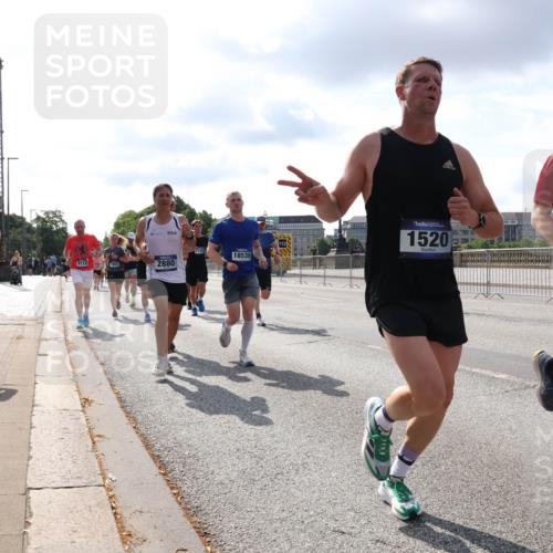 29.06.2025 - hella hamburg halbmarathon Lena Gebhardt http://msf.ph/oto/8420426 29.06.2025 09:51:35 Lombardsbrücke 9114, 1903, 2880, 18539, 1520, 15828, 1136, 1520, 1570, 1903, 1912, 1920, 1941, 2653, 2880, 2972, 3437, 3523, 3700, 4297, 4634, 4759, 4843, 4854, 4865, 4888, 4889, 4991, 4999, 5275, 5375, 5410, 6490, 6593, 6721, 6901, 7092, 7105, 7363, 7378, 7693, 7962, 8319, 8346, 8871, 8900, 9114, 9262, 9313, 9364, 9371, 9755, 9885, 10319, 10375, 10480, 10669, 10934, 11021, 11049, 11417, 11714, 11907, 11959, 12153, 12623, 12711, 14201 meine-sportfotos.de