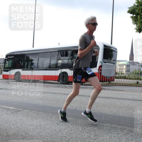 29.06.2025 - hella hamburg halbmarathon Lena Gebhardt http://msf.ph/oto/8420429 29.06.2025 09:42:02 Lombardsbrücke 260, 2409, 1241, 2604, 2892, 4128, 4571, 6559, 7142, 7862, 10485, 10780, 11194, 11965, 12067, 12641, 13440, 13751, 13780, 14019, 14107, 14506, 16169, 16361, 16484, 17003, 17752, 18124, 18897 meine-sportfotos.de