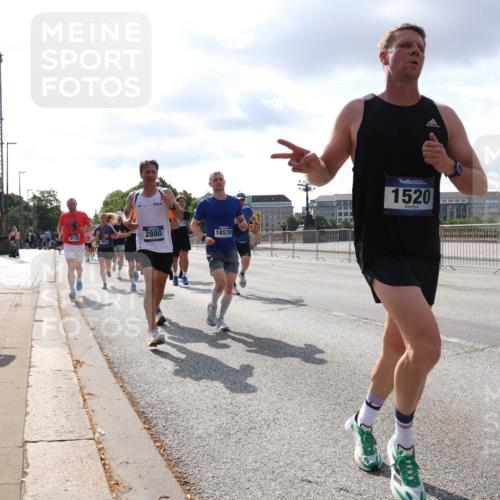 29.06.2025 - hella hamburg halbmarathon Lena Gebhardt http://msf.ph/oto/8420442 29.06.2025 09:51:35 Lombardsbrücke 9114, 2880, 18539, 1520, 1136, 1520, 1570, 1903, 1912, 1920, 1941, 2653, 2880, 2972, 3437, 3523, 3700, 4297, 4634, 4759, 4843, 4854, 4865, 4888, 4889, 4991, 4999, 5275, 5375, 5410, 6490, 6593, 6721, 6901, 7092, 7105, 7363, 7378, 7693, 7962, 8319, 8346, 8871, 8900, 9114, 9262, 9313, 9364, 9371, 9755, 9885, 10319, 10375, 10480, 10669, 10934, 11021, 11049, 11417, 11714, 11907, 11959, 12153, 12623, 12711, 14201 meine-sportfotos.de