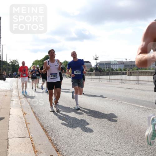 29.06.2025 - hella hamburg halbmarathon Lena Gebhardt http://msf.ph/oto/8420458 29.06.2025 09:51:36 Lombardsbrücke 9114, 1903, 2880, 18539, 1520, 1136, 1520, 1570, 1903, 1912, 1920, 1941, 2653, 2880, 2972, 3437, 3523, 3700, 4297, 4634, 4759, 4843, 4854, 4865, 4888, 4889, 4991, 4999, 5275, 5375, 5410, 6490, 6593, 6721, 6901, 7092, 7105, 7363, 7378, 7693, 7962, 8319, 8346, 8871, 8900, 9114, 9262, 9313, 9364, 9371, 9755, 9885, 10319, 10375, 10480, 10669, 10934, 11021, 11049, 11417, 11714, 11907, 11959, 12153, 12623, 12711, 14201 meine-sportfotos.de
