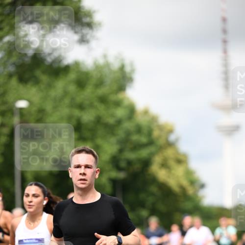 29.06.2025 - hella hamburg halbmarathon Dr. Thomas Lammeyer http://msf.ph/oto/8420476 29.06.2025 10:46:57 Kennedybrücke 1360, 1752, 1929, 1994, 2069, 2134, 2401, 2509, 2940, 2941, 3276, 3378, 3874, 4092, 4385, 4680, 4735, 4736, 4778, 5403, 5419, 6136, 6440, 6828, 6837, 7040, 7043, 7260, 7357, 7477, 7666, 8000, 8014, 8525, 8526, 9644, 9980, 10532, 10623, 10697, 10842, 11074, 11075, 11331 meine-sportfotos.de