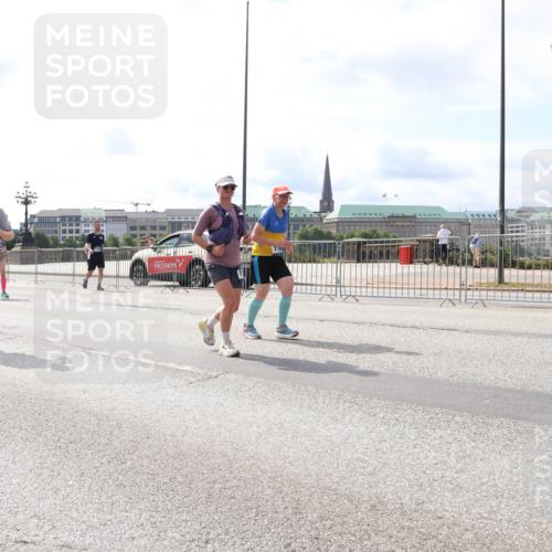 29.06.2025 - hella hamburg halbmarathon Lena Gebhardt http://msf.ph/oto/8420477 29.06.2025 10:18:22 Lombardsbrücke 18677, 9834, 1159, 1160, 1234, 1268, 1325, 1554, 1641, 1820, 1982, 2087, 2147, 2335, 2634, 2703, 2931, 3125, 3202, 3321, 3482, 3529, 3977, 4123, 4383, 4710, 4738, 4802, 4804, 5004, 5909, 6270, 6332, 6533, 7094, 7160, 7454, 7641, 7649, 7838, 7882, 7883, 8067, 8128, 8248, 8341, 8607, 9222, 9505, 9539, 9586, 9658, 9717, 9734, 9748, 9834, 9844, 9964, 10172, 10332, 10502, 10509, 10659, 10687, 10908, 12498, 12541, 12548, 12552, 12703, 13341 meine-sportfotos.de