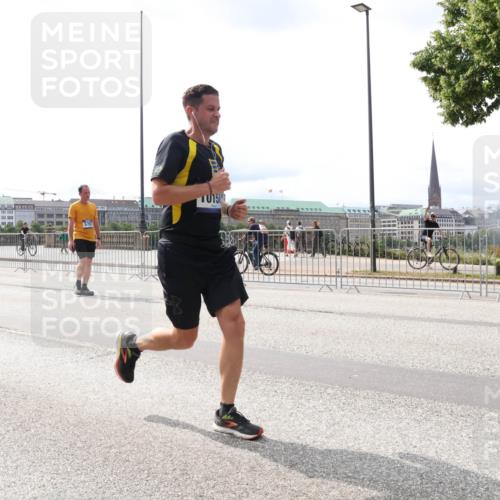 29.06.2025 - hella hamburg halbmarathon Lena Gebhardt http://msf.ph/oto/8420483 29.06.2025 10:27:36 Lombardsbrücke 5707, 158, 125, 2080, 2775, 3389, 4372, 5177, 5285, 5825, 6214, 6259, 7234, 7314, 7764, 7944, 7978, 8085, 8281, 9688, 10077, 10158, 10412, 10413, 11256, 11766, 12500, 12823, 13043, 13860, 14206, 15607, 15641, 16569, 16804, 16838, 17427, 17791, 18012, 18097, 18301, 18626, 18766 meine-sportfotos.de