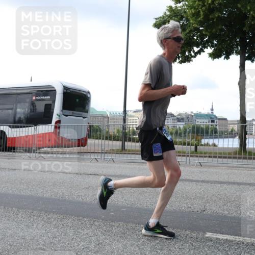 29.06.2025 - hella hamburg halbmarathon Lena Gebhardt http://msf.ph/oto/8420491 29.06.2025 09:42:02 Lombardsbrücke 2409, 1241, 2604, 2892, 4128, 4571, 6559, 7142, 7862, 10485, 10780, 11194, 11965, 12067, 12641, 13440, 13751, 13780, 14019, 14107, 14506, 16169, 16361, 16484, 17003, 17752, 18124, 18897 meine-sportfotos.de