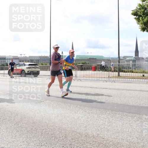 29.06.2025 - hella hamburg halbmarathon Lena Gebhardt http://msf.ph/oto/8420497 29.06.2025 10:18:23 Lombardsbrücke 77, 9834, 1159, 1160, 1234, 1268, 1325, 1554, 1641, 1820, 1982, 2087, 2147, 2335, 2634, 2703, 2931, 3125, 3202, 3321, 3482, 3529, 3977, 4123, 4383, 4710, 4738, 4802, 4804, 5909, 5910, 6270, 6332, 6533, 7094, 7160, 7454, 7641, 7649, 7838, 7882, 7883, 8067, 8128, 8248, 8341, 8607, 8665, 9222, 9276, 9505, 9539, 9586, 9658, 9717, 9734, 9748, 9834, 9844, 10172, 10332, 10502, 10509, 10659, 10687, 10908, 12498, 12541, 12548, 12552, 12703, 13341 meine-sportfotos.de