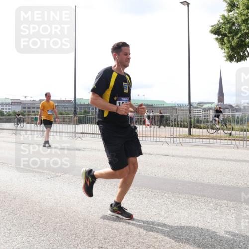 29.06.2025 - hella hamburg halbmarathon Lena Gebhardt http://msf.ph/oto/8420506 29.06.2025 10:27:36 Lombardsbrücke 2080, 2775, 3389, 4372, 5177, 5285, 5825, 6214, 6259, 7234, 7314, 7764, 7944, 7978, 8085, 8281, 9688, 10077, 10158, 10412, 10413, 11256, 11766, 12500, 12823, 13043, 13860, 14206, 15607, 15641, 16569, 16804, 16838, 17427, 17791, 18012, 18097, 18301, 18626, 18766 meine-sportfotos.de