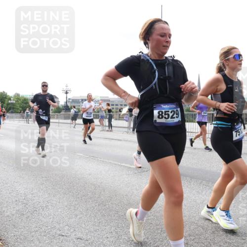 29.06.2025 - hella hamburg halbmarathon Lena Gebhardt http://msf.ph/oto/8420508 29.06.2025 10:42:48 Lombardsbrücke 16612, 2401, 6120, 12441, 8529, 751, 1582, 1149, 1150, 1360, 1656, 1788, 1929, 1957, 1964, 1994, 2069, 2103, 2134, 2158, 2401, 2450, 2509, 2538, 2580, 2940, 2941, 3283, 3378, 3518, 3605, 3764, 3874, 4092, 4105, 4334, 4385, 4778, 4891, 4892, 5067, 5403, 5417, 5810, 5967, 6120, 6764, 6828, 7040, 7043, 7260, 7513, 7557, 7666, 8161, 8525, 8526, 8529, 8795, 8816, 8991, 9304, 9378, 9644, 9980, 10008, 10180, 10454, 10532, 10697, 11142, 11710, 12151, 12441, 13049, 13241 meine-sportfotos.de