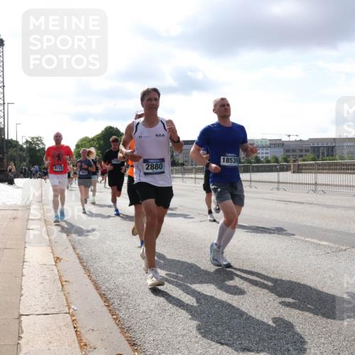 29.06.2025 - hella hamburg halbmarathon Lena Gebhardt http://msf.ph/oto/8420518 29.06.2025 09:51:36 Lombardsbrücke 9114, 1903, 17381, 2880, 18539, 1136, 1520, 1570, 1903, 1912, 1920, 1941, 2653, 2880, 2972, 3437, 3523, 3700, 4297, 4634, 4759, 4843, 4854, 4865, 4888, 4889, 4991, 4999, 5275, 5375, 5410, 6490, 6593, 6721, 6901, 7092, 7105, 7363, 7378, 7693, 7962, 8319, 8346, 8871, 8900, 9114, 9262, 9313, 9364, 9371, 9755, 9885, 10319, 10375, 10480, 10669, 10934, 11021, 11049, 11417, 11714, 11907, 11959, 12153, 12623, 12711, 14201 meine-sportfotos.de