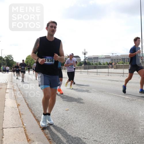 29.06.2025 - hella hamburg halbmarathon Lena Gebhardt http://msf.ph/oto/8420525 29.06.2025 10:05:44 Lombardsbrücke 1936, 3461, 254, 1229, 1448, 1830, 1842, 1863, 1936, 1981, 2288, 2298, 2471, 2540, 2624, 3461, 3578, 3929, 4014, 4169, 4782, 5073, 5762, 6014, 6059, 7741, 8051, 8894, 8909, 9075, 9165, 9339, 9477, 9559, 9680, 9736, 9737, 9738, 9917, 10343, 10694, 10791, 10998, 11784, 11873, 11958, 12557, 13221, 14465, 14642, 15766, 16092, 16441, 16478, 16546, 16687, 16847, 17731, 17740, 17885, 18616, 18617, 18857, 18973, 19034, 19248 meine-sportfotos.de