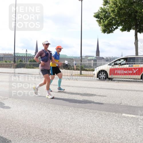 29.06.2025 - hella hamburg halbmarathon Lena Gebhardt http://msf.ph/oto/8420531 29.06.2025 10:18:23 Lombardsbrücke 9834, 1159, 1160, 1234, 1268, 1325, 1554, 1641, 1820, 1982, 2087, 2147, 2335, 2634, 2703, 2931, 3125, 3202, 3321, 3482, 3529, 3977, 4123, 4383, 4710, 4738, 4802, 4804, 5909, 5910, 6270, 6332, 6533, 7094, 7160, 7454, 7641, 7649, 7838, 7882, 7883, 8067, 8128, 8248, 8341, 8607, 8665, 9222, 9276, 9505, 9539, 9586, 9658, 9717, 9734, 9748, 9834, 9844, 10172, 10332, 10502, 10509, 10659, 10687, 10908, 12498, 12541, 12548, 12552, 12703, 13341 meine-sportfotos.de