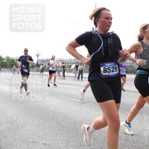 29.06.2025 - hella hamburg halbmarathon Lena Gebhardt http://msf.ph/oto/8420532 29.06.2025 10:42:48 Lombardsbrücke 2401, 120, 12441, 8529, 294, 751, 1582, 1149, 1150, 1360, 1656, 1788, 1929, 1957, 1964, 1994, 2069, 2103, 2134, 2158, 2401, 2450, 2509, 2538, 2580, 2940, 2941, 3283, 3378, 3518, 3605, 3764, 3874, 4092, 4105, 4334, 4385, 4778, 4891, 4892, 5067, 5403, 5417, 5810, 5967, 6120, 6764, 6828, 7040, 7043, 7260, 7513, 7557, 7666, 8161, 8525, 8526, 8529, 8795, 8816, 8991, 9304, 9378, 9644, 9980, 10008, 10180, 10454, 10532, 10697, 11142, 11710, 12151, 12441, 13049, 13241 meine-sportfotos.de