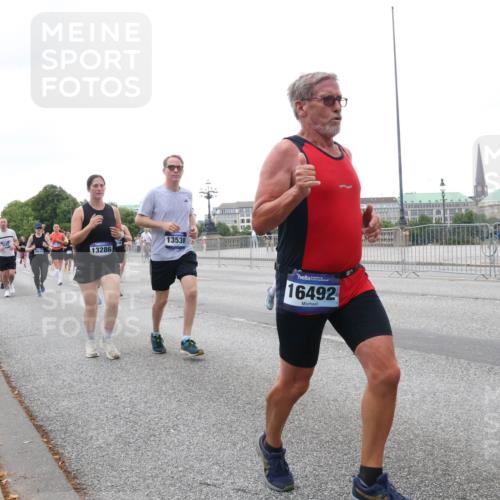 29.06.2025 - hella hamburg halbmarathon Lena Gebhardt http://msf.ph/oto/8420537 29.06.2025 10:52:26 Lombardsbrücke 13286, 13538, 16492, 0, 1369, 1418, 1826, 1978, 2362, 2420, 2528, 2983, 3038, 3140, 3227, 3645, 4087, 4273, 4436, 4591, 4598, 4606, 4815, 5062, 5262, 5360, 6386, 6403, 6404, 6406, 6456, 6671, 6985, 7511, 7690, 7691, 7735, 7812, 8194, 8196, 8250, 8251, 8621, 9068, 9070, 9103, 9368, 9460, 9730, 9731, 10080, 10296, 10342, 10392, 10600, 10634, 10673, 10879, 10884, 10928, 11084, 11126, 11127, 11297, 11375, 11736, 11899, 11974, 12546, 12558, 12994 meine-sportfotos.de