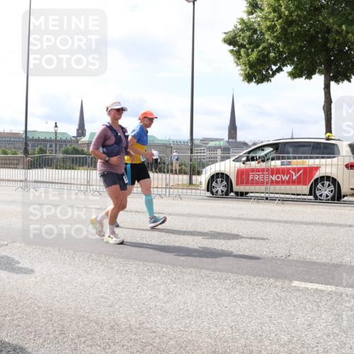 29.06.2025 - hella hamburg halbmarathon Lena Gebhardt http://msf.ph/oto/8420548 29.06.2025 10:18:23 Lombardsbrücke 34, 1159, 1160, 1234, 1268, 1325, 1554, 1641, 1820, 1982, 2087, 2147, 2335, 2634, 2703, 2931, 3125, 3202, 3321, 3482, 3529, 3977, 4123, 4383, 4710, 4738, 4802, 4804, 5909, 5910, 6270, 6332, 6533, 7094, 7160, 7454, 7641, 7649, 7838, 7882, 7883, 8067, 8128, 8248, 8341, 8607, 8665, 9222, 9276, 9505, 9539, 9586, 9658, 9717, 9734, 9748, 9834, 9844, 10172, 10332, 10502, 10509, 10659, 10687, 10908, 12498, 12541, 12548, 12552, 12703, 13341 meine-sportfotos.de