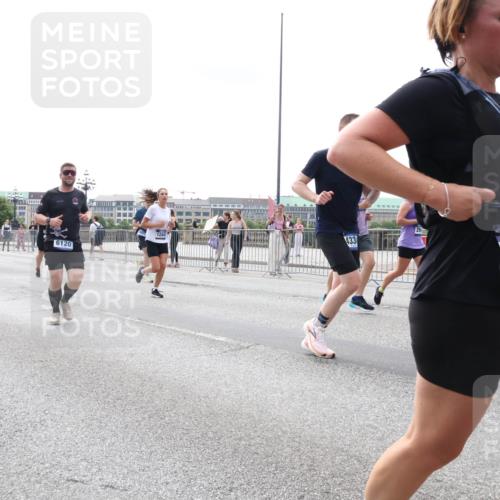 29.06.2025 - hella hamburg halbmarathon Lena Gebhardt http://msf.ph/oto/8420555 29.06.2025 10:42:48 Lombardsbrücke 2401, 6120, 12441, 433, 85, 75, 1149, 1150, 1360, 1656, 1788, 1929, 1957, 1964, 1994, 2069, 2103, 2134, 2158, 2401, 2450, 2509, 2538, 2580, 2940, 2941, 3283, 3378, 3518, 3605, 3764, 3874, 4092, 4105, 4334, 4385, 4778, 4891, 4892, 5067, 5403, 5417, 5810, 5967, 6120, 6764, 6828, 7040, 7043, 7260, 7513, 7557, 7666, 8161, 8525, 8526, 8529, 8795, 8816, 8991, 9304, 9378, 9644, 9980, 10008, 10180, 10454, 10532, 10697, 11142, 11710, 12151, 12441, 13049, 13241 meine-sportfotos.de