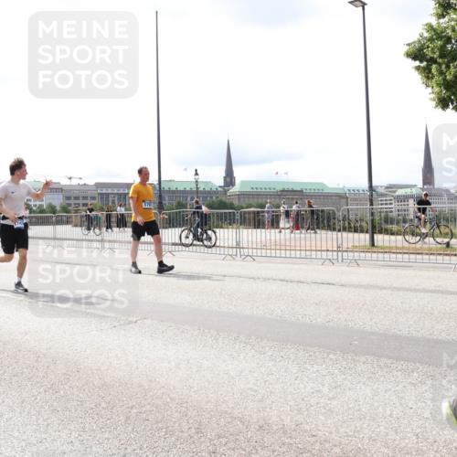 29.06.2025 - hella hamburg halbmarathon Lena Gebhardt http://msf.ph/oto/8420567 29.06.2025 10:27:36 Lombardsbrücke 5707, 1, 2080, 2775, 3389, 4372, 5177, 5285, 5825, 6214, 6259, 7234, 7314, 7764, 7944, 7978, 8085, 8281, 9688, 10077, 10158, 10412, 10413, 11256, 11766, 12500, 12823, 13043, 13860, 14206, 15607, 15641, 16569, 16804, 16838, 17427, 17791, 18012, 18097, 18301, 18626, 18766 meine-sportfotos.de