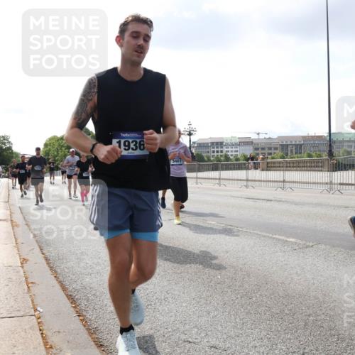 29.06.2025 - hella hamburg halbmarathon Lena Gebhardt http://msf.ph/oto/8420575 29.06.2025 10:05:44 Lombardsbrücke 9339, 1936, 3461, 25, 1229, 1448, 1830, 1842, 1863, 1936, 1981, 2288, 2298, 2471, 2540, 2624, 3461, 3578, 3929, 4014, 4169, 4782, 5073, 5762, 6014, 6059, 7741, 8051, 8894, 8909, 9075, 9165, 9339, 9477, 9559, 9680, 9736, 9737, 9738, 9917, 10343, 10694, 10791, 10998, 11784, 11873, 11958, 12557, 13221, 14465, 14642, 15766, 16092, 16441, 16478, 16546, 16687, 16847, 17731, 17740, 17885, 18616, 18617, 18857, 18973, 19034, 19248 meine-sportfotos.de