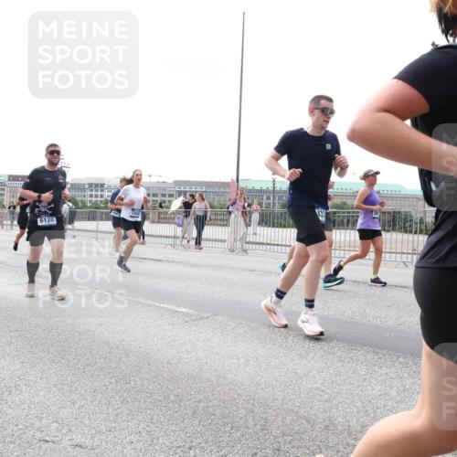 29.06.2025 - hella hamburg halbmarathon Lena Gebhardt http://msf.ph/oto/8420582 29.06.2025 10:42:49 Lombardsbrücke 17343, 401, 6120, 1244, 85, 1149, 1150, 1360, 1656, 1788, 1929, 1957, 1964, 1994, 2069, 2103, 2134, 2158, 2401, 2450, 2509, 2538, 2580, 2940, 2941, 2971, 3283, 3378, 3518, 3605, 3764, 3874, 4092, 4105, 4334, 4385, 4778, 4891, 4892, 5067, 5268, 5403, 5417, 5810, 5967, 6120, 6764, 7040, 7043, 7260, 7513, 7557, 7666, 8161, 8525, 8526, 8529, 8795, 8816, 8991, 9304, 9378, 9644, 9980, 10008, 10180, 10454, 10532, 10697, 11142, 11710, 12151, 12441, 13049, 13241 meine-sportfotos.de