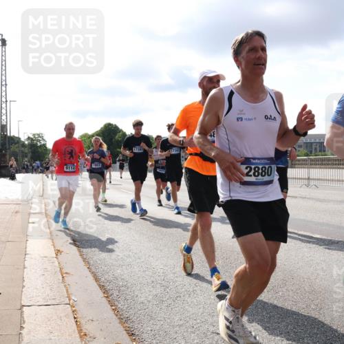 29.06.2025 - hella hamburg halbmarathon Lena Gebhardt http://msf.ph/oto/8420597 29.06.2025 09:51:37 Lombardsbrücke 1903, 17381, 17382, 2880, 1853, 1136, 1520, 1570, 1903, 1912, 1920, 1941, 2653, 2880, 2972, 3437, 3523, 3700, 4297, 4634, 4759, 4843, 4854, 4865, 4889, 4991, 4999, 5375, 5410, 6490, 6593, 6721, 6901, 7092, 7105, 7363, 7378, 7693, 7962, 8319, 8346, 8359, 8871, 8900, 9114, 9262, 9313, 9364, 9371, 9755, 9885, 10319, 10375, 10480, 10669, 10934, 11021, 11049, 11417, 11714, 11907, 11959, 12153, 12623, 12711, 14201 meine-sportfotos.de