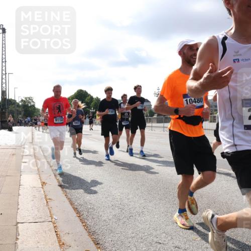 29.06.2025 - hella hamburg halbmarathon Lena Gebhardt http://msf.ph/oto/8420620 29.06.2025 09:51:37 Lombardsbrücke 9114, 1903, 7381, 10660, 1738, 10480, 2880, 1136, 1520, 1570, 1903, 1912, 1920, 1941, 2653, 2880, 2972, 3437, 3523, 3700, 4297, 4634, 4759, 4843, 4854, 4865, 4889, 4991, 4999, 5375, 5410, 6490, 6593, 6721, 6901, 7092, 7105, 7363, 7378, 7693, 7962, 8319, 8346, 8359, 8871, 8900, 9114, 9262, 9313, 9364, 9371, 9755, 9885, 10319, 10375, 10480, 10669, 10934, 11021, 11049, 11417, 11714, 11907, 11959, 12153, 12623, 12711, 14201 meine-sportfotos.de