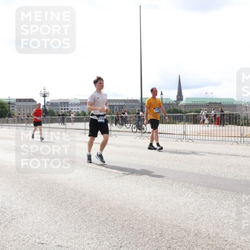 29.06.2025 - hella hamburg halbmarathon Lena Gebhardt http://msf.ph/oto/8420627 29.06.2025 10:27:37 Lombardsbrücke 18766, 6214, 1742, 2080, 2775, 3389, 4372, 5177, 5285, 5825, 6214, 6259, 7764, 7944, 7978, 8085, 8281, 9688, 10077, 10158, 10412, 10413, 11256, 11766, 12500, 12823, 13043, 13860, 14206, 15607, 15641, 16569, 16804, 16838, 17427, 17791, 18012, 18097, 18301, 18626, 18766 meine-sportfotos.de