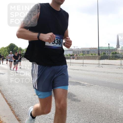 29.06.2025 - hella hamburg halbmarathon Lena Gebhardt http://msf.ph/oto/8420634 29.06.2025 10:05:44 Lombardsbrücke 9339, 936, 1229, 1448, 1830, 1842, 1863, 1936, 1981, 2288, 2298, 2471, 2540, 2624, 3461, 3578, 3929, 4014, 4169, 4782, 5073, 5762, 6014, 6059, 7741, 8051, 8894, 8909, 9075, 9165, 9339, 9477, 9559, 9680, 9736, 9737, 9738, 9917, 10343, 10694, 10791, 10998, 11784, 11873, 11958, 12557, 13221, 14465, 14642, 15766, 16092, 16441, 16478, 16546, 16687, 16847, 17731, 17740, 17885, 18616, 18617, 18857, 18973, 19034, 19248 meine-sportfotos.de