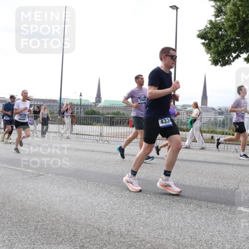 29.06.2025 - hella hamburg halbmarathon Lena Gebhardt http://msf.ph/oto/8420641 29.06.2025 10:42:49 Lombardsbrücke 6120, 12441, 2940, 4334, 1149, 1150, 1360, 1656, 1788, 1929, 1957, 1964, 1994, 2069, 2103, 2134, 2158, 2401, 2450, 2509, 2538, 2580, 2940, 2941, 2971, 3283, 3378, 3518, 3605, 3764, 3874, 4092, 4105, 4334, 4385, 4778, 4891, 4892, 5067, 5268, 5403, 5417, 5810, 5967, 6120, 6764, 7040, 7043, 7260, 7513, 7557, 7666, 8161, 8525, 8526, 8529, 8795, 8816, 8991, 9304, 9378, 9644, 9980, 10008, 10180, 10454, 10532, 10697, 11142, 11710, 12151, 12441, 13049, 13241 meine-sportfotos.de