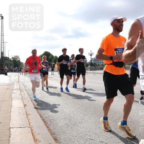 29.06.2025 - hella hamburg halbmarathon Lena Gebhardt http://msf.ph/oto/8420645 29.06.2025 09:51:37 Lombardsbrücke 9114, 17381, 10669, 1049, 2880, 1136, 1520, 1570, 1903, 1912, 1920, 1941, 2653, 2880, 2972, 3437, 3523, 3700, 4297, 4634, 4759, 4843, 4854, 4865, 4889, 4991, 4999, 5375, 5410, 6490, 6593, 6721, 6901, 7092, 7105, 7363, 7378, 7693, 7962, 8319, 8346, 8359, 8871, 8900, 9114, 9262, 9313, 9364, 9371, 9755, 9885, 10319, 10375, 10480, 10669, 10934, 11021, 11049, 11417, 11714, 11907, 11959, 12153, 12623, 12711, 14201 meine-sportfotos.de