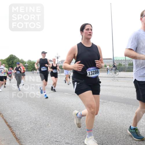 29.06.2025 - hella hamburg halbmarathon Lena Gebhardt http://msf.ph/oto/8420653 29.06.2025 10:52:27 Lombardsbrücke 1645, 10634, 18633, 125460, 13286, 135, 10296, 1369, 1418, 1826, 1978, 2362, 2420, 2528, 2983, 3038, 3140, 3227, 3645, 4087, 4273, 4436, 4591, 4598, 4606, 4815, 5062, 5262, 5360, 6386, 6403, 6404, 6406, 6456, 6671, 6985, 7511, 7690, 7691, 7735, 7812, 8194, 8196, 8250, 8251, 8621, 8641, 9068, 9070, 9103, 9368, 9460, 9730, 9731, 10080, 10296, 10342, 10392, 10600, 10634, 10673, 10879, 10884, 10928, 11084, 11126, 11127, 11297, 11375, 11736, 11899, 11974, 12546, 12558, 12994 meine-sportfotos.de