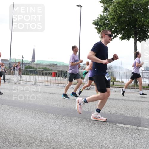 29.06.2025 - hella hamburg halbmarathon Lena Gebhardt http://msf.ph/oto/8420659 29.06.2025 10:42:49 Lombardsbrücke 6120, 10697, 1244, 43, 1149, 1150, 1360, 1656, 1788, 1929, 1957, 1964, 1994, 2069, 2103, 2134, 2158, 2401, 2450, 2509, 2538, 2580, 2940, 2941, 2971, 3283, 3378, 3518, 3605, 3764, 3874, 4092, 4105, 4334, 4385, 4778, 4891, 4892, 5067, 5268, 5403, 5417, 5810, 5967, 6120, 6764, 7040, 7043, 7260, 7513, 7557, 7666, 8161, 8525, 8526, 8529, 8795, 8816, 8991, 9304, 9378, 9644, 9980, 10008, 10180, 10454, 10532, 10697, 11142, 11710, 12151, 12441, 13049, 13241 meine-sportfotos.de