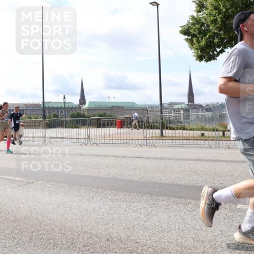 29.06.2025 - hella hamburg halbmarathon Lena Gebhardt http://msf.ph/oto/8420682 29.06.2025 10:18:24 Lombardsbrücke 1787, 1159, 1160, 1234, 1268, 1325, 1554, 1641, 1820, 1982, 2087, 2147, 2335, 2634, 2703, 2931, 3125, 3202, 3321, 3482, 3529, 3977, 4123, 4383, 4710, 4738, 4802, 4804, 5909, 5910, 6270, 6332, 6533, 7094, 7160, 7454, 7641, 7649, 7838, 7882, 7883, 8067, 8128, 8248, 8341, 8607, 8665, 9222, 9276, 9505, 9539, 9586, 9658, 9717, 9734, 9748, 9834, 9844, 10172, 10332, 10502, 10659, 10687, 10908, 12498, 12541, 12548, 12552, 12703, 13341 meine-sportfotos.de