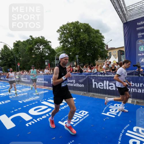 29.06.2025 - hella hamburg halbmarathon Zöllner http://msf.ph/oto/8420693 29.06.2025 10:31:23 Ziel 3955, 4812, 11857, 14450, 14548, 19042 meine-sportfotos.de