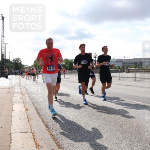 29.06.2025 - hella hamburg halbmarathon Lena Gebhardt http://msf.ph/oto/8420702 29.06.2025 09:51:37 Lombardsbrücke 9114, 17381, 382, 1136, 1520, 1570, 1903, 1912, 1920, 1941, 2653, 2880, 2972, 3437, 3523, 3700, 4297, 4634, 4759, 4843, 4854, 4865, 4889, 4991, 4999, 5375, 5410, 6490, 6593, 6721, 6901, 7092, 7105, 7363, 7378, 7693, 7962, 8319, 8346, 8359, 8871, 8900, 9114, 9262, 9313, 9364, 9371, 9755, 9885, 10319, 10375, 10480, 10669, 10934, 11021, 11049, 11417, 11714, 11907, 11959, 12153, 12623, 12711, 14201 meine-sportfotos.de
