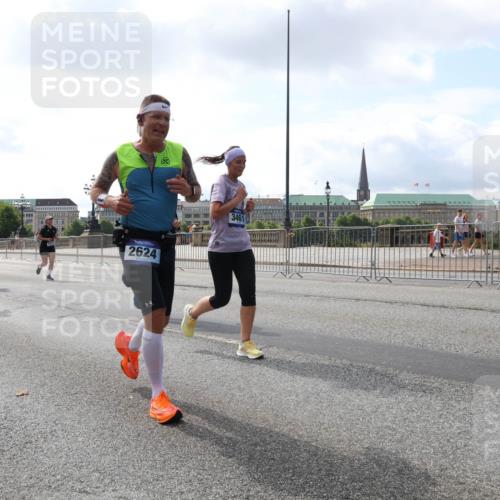 29.06.2025 - hella hamburg halbmarathon Lena Gebhardt http://msf.ph/oto/8420703 29.06.2025 10:05:45 Lombardsbrücke 11958, 2624, 3461, 1229, 1448, 1830, 1842, 1863, 1936, 1981, 2288, 2298, 2471, 2540, 2624, 3062, 3461, 3578, 3929, 4014, 4169, 4782, 5073, 5762, 6014, 7741, 8051, 8894, 8909, 9075, 9165, 9339, 9477, 9559, 9680, 9736, 9737, 9738, 9917, 10343, 10694, 10791, 10998, 11784, 11873, 11958, 12557, 13042, 13221, 14465, 14642, 15766, 16092, 16441, 16546, 16687, 16847, 17731, 17740, 17885, 18616, 18617, 18857, 18973, 19034, 19248 meine-sportfotos.de