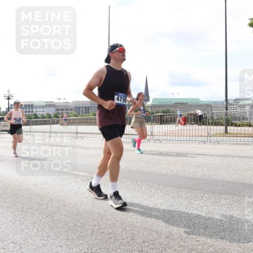 29.06.2025 - hella hamburg halbmarathon Lena Gebhardt http://msf.ph/oto/8420710 29.06.2025 10:18:26 Lombardsbrücke 5909, 4710, 1159, 1160, 1234, 1268, 1325, 1554, 1820, 1982, 2087, 2147, 2335, 2634, 2703, 2931, 3125, 3202, 3321, 3482, 3529, 3977, 4123, 4383, 4710, 4738, 4802, 4804, 5049, 5909, 5910, 6270, 6332, 6533, 7094, 7160, 7214, 7454, 7641, 7649, 7838, 7882, 7883, 8067, 8248, 8341, 8607, 8665, 9222, 9276, 9505, 9539, 9586, 9658, 9717, 9734, 9748, 9834, 9844, 10172, 10332, 10502, 10659, 10687, 10908, 12498, 12541, 12548, 12552, 12703, 13341 meine-sportfotos.de