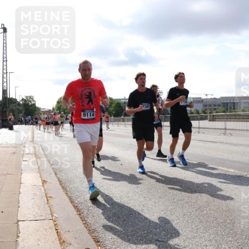 29.06.2025 - hella hamburg halbmarathon Lena Gebhardt http://msf.ph/oto/8420723 29.06.2025 09:51:38 Lombardsbrücke 7381, 9114, 1738, 1136, 1520, 1570, 1903, 1912, 1920, 1941, 2653, 2880, 2972, 3437, 3523, 3700, 4297, 4634, 4759, 4843, 4854, 4865, 4991, 4999, 5014, 5129, 5375, 5410, 6490, 6593, 6721, 6901, 7092, 7105, 7363, 7378, 7693, 7962, 8074, 8319, 8346, 8359, 8871, 8900, 9114, 9262, 9313, 9364, 9371, 9755, 9885, 10319, 10375, 10480, 10669, 10691, 10934, 11021, 11049, 11417, 11714, 11907, 11959, 12153, 12623, 12711, 14201 meine-sportfotos.de