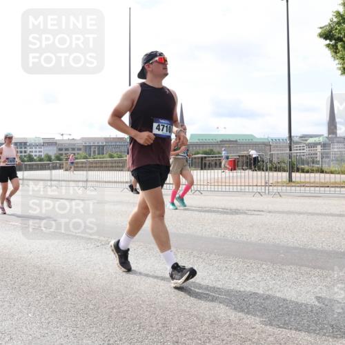 29.06.2025 - hella hamburg halbmarathon Lena Gebhardt http://msf.ph/oto/8420726 29.06.2025 10:18:26 Lombardsbrücke 5909, 4710, 17878, 1159, 1160, 1234, 1268, 1325, 1554, 1820, 1982, 2087, 2147, 2335, 2634, 2703, 2931, 3125, 3202, 3321, 3482, 3529, 3977, 4123, 4383, 4710, 4738, 4802, 4804, 5049, 5909, 5910, 6270, 6332, 6533, 7094, 7160, 7214, 7454, 7641, 7649, 7838, 7882, 7883, 8067, 8248, 8341, 8607, 8665, 9222, 9276, 9505, 9539, 9586, 9658, 9717, 9734, 9748, 9834, 9844, 10172, 10332, 10502, 10659, 10687, 10908, 12498, 12541, 12548, 12552, 12703, 13341 meine-sportfotos.de