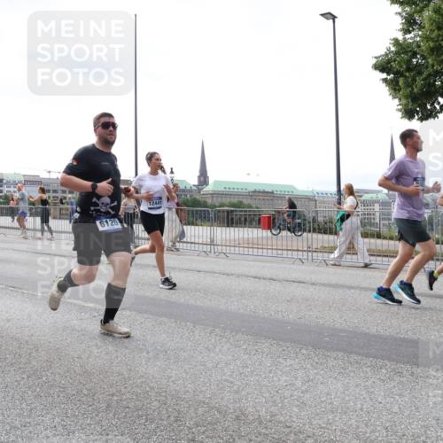 29.06.2025 - hella hamburg halbmarathon Lena Gebhardt http://msf.ph/oto/8420733 29.06.2025 10:42:50 Lombardsbrücke 01, 6120, 12441, 20, 1149, 1150, 1467, 1656, 1788, 1929, 1957, 1964, 1994, 2069, 2103, 2134, 2158, 2267, 2361, 2401, 2450, 2509, 2538, 2580, 2940, 2941, 2971, 3283, 3378, 3518, 3605, 3764, 3874, 4092, 4105, 4334, 4385, 4778, 4891, 5067, 5268, 5403, 5417, 5755, 5810, 5967, 6120, 6764, 7040, 7043, 7260, 7513, 7557, 7666, 8161, 8525, 8526, 8529, 8795, 8816, 8991, 9072, 9304, 9378, 9644, 9980, 10008, 10180, 10454, 10532, 10697, 11142, 11710, 12151, 12441, 13049, 13241 meine-sportfotos.de