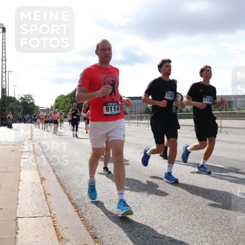 29.06.2025 - hella hamburg halbmarathon Lena Gebhardt http://msf.ph/oto/8420740 29.06.2025 09:51:38 Lombardsbrücke 9114, 17381, 17382, 1136, 1520, 1570, 1903, 1912, 1920, 1941, 2653, 2880, 2972, 3437, 3523, 3700, 4297, 4634, 4759, 4843, 4854, 4865, 4991, 4999, 5014, 5129, 5375, 5410, 6490, 6593, 6721, 6901, 7092, 7105, 7363, 7378, 7693, 7962, 8074, 8319, 8346, 8359, 8871, 8900, 9114, 9262, 9313, 9364, 9371, 9755, 9885, 10319, 10375, 10480, 10669, 10691, 10934, 11021, 11049, 11417, 11714, 11907, 11959, 12153, 12623, 12711, 14201 meine-sportfotos.de
