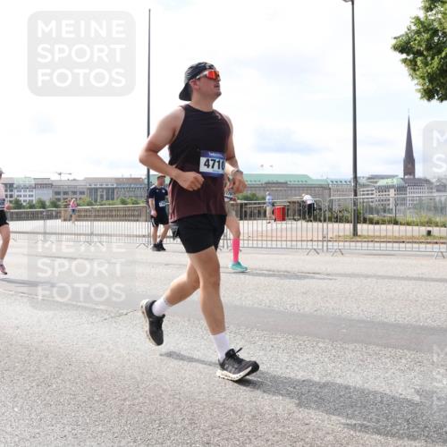 29.06.2025 - hella hamburg halbmarathon Lena Gebhardt http://msf.ph/oto/8420741 29.06.2025 10:18:26 Lombardsbrücke 5909, 4710, 1159, 1160, 1234, 1268, 1325, 1554, 1820, 1982, 2087, 2147, 2335, 2634, 2703, 2931, 3125, 3202, 3321, 3482, 3529, 3977, 4123, 4383, 4710, 4738, 4802, 4804, 5049, 5909, 5910, 6270, 6332, 6533, 7094, 7160, 7214, 7454, 7641, 7649, 7838, 7882, 7883, 8067, 8248, 8341, 8607, 8665, 9222, 9276, 9505, 9539, 9586, 9658, 9717, 9734, 9748, 9834, 9844, 10172, 10332, 10502, 10659, 10687, 10908, 12498, 12541, 12548, 12552, 12703, 13341 meine-sportfotos.de