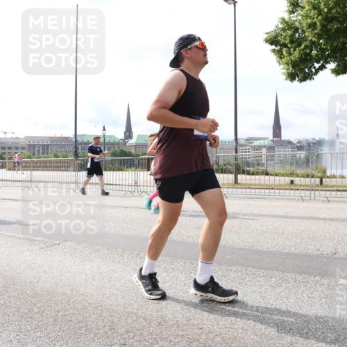 29.06.2025 - hella hamburg halbmarathon Lena Gebhardt http://msf.ph/oto/8420760 29.06.2025 10:18:26 Lombardsbrücke 5909, 1159, 1160, 1234, 1268, 1325, 1554, 1820, 1982, 2087, 2147, 2335, 2634, 2703, 2931, 3125, 3202, 3321, 3482, 3529, 3977, 4123, 4383, 4710, 4738, 4802, 4804, 5049, 5909, 5910, 6270, 6332, 6533, 7094, 7160, 7214, 7454, 7641, 7649, 7838, 7882, 7883, 8067, 8248, 8341, 8607, 8665, 9222, 9276, 9505, 9539, 9586, 9658, 9717, 9734, 9748, 9834, 9844, 10172, 10332, 10502, 10659, 10687, 10908, 12498, 12541, 12548, 12552, 12703, 13341 meine-sportfotos.de