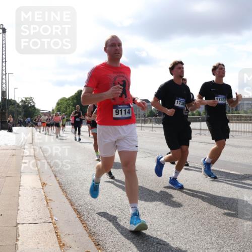 29.06.2025 - hella hamburg halbmarathon Lena Gebhardt http://msf.ph/oto/8420762 29.06.2025 09:51:38 Lombardsbrücke 9114, 17381, 17382, 1136, 1520, 1570, 1903, 1912, 1920, 1941, 2653, 2880, 2972, 3437, 3523, 3700, 4297, 4634, 4759, 4843, 4854, 4865, 4991, 4999, 5014, 5129, 5375, 5410, 6490, 6593, 6721, 6901, 7092, 7105, 7363, 7378, 7693, 7962, 8074, 8319, 8346, 8359, 8871, 8900, 9114, 9262, 9313, 9364, 9371, 9755, 9885, 10319, 10375, 10480, 10669, 10691, 10934, 11021, 11049, 11417, 11714, 11907, 11959, 12153, 12623, 12711, 14201 meine-sportfotos.de