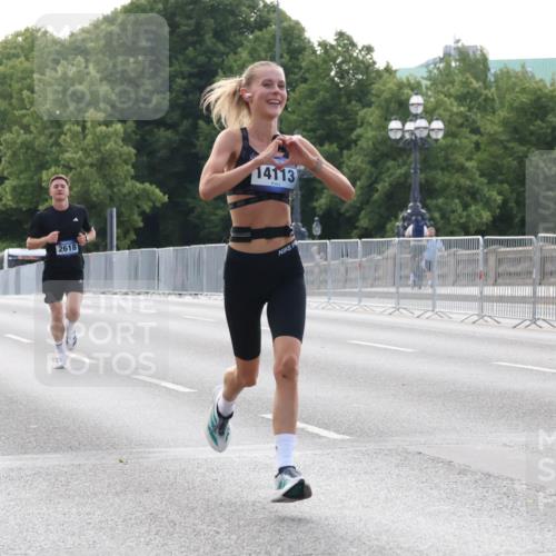 29.06.2025 - hella hamburg halbmarathon Lena Gebhardt http://msf.ph/oto/8420773 29.06.2025 09:42:14 Lombardsbrücke 15253, 2618, 14113, 1241, 2604, 2618, 2892, 4128, 6559, 7142, 7862, 10485, 11965, 12067, 13440, 13751, 14019, 14107, 14113, 14506, 15253, 16169, 17003, 17752, 18124, 18569, 18897 meine-sportfotos.de