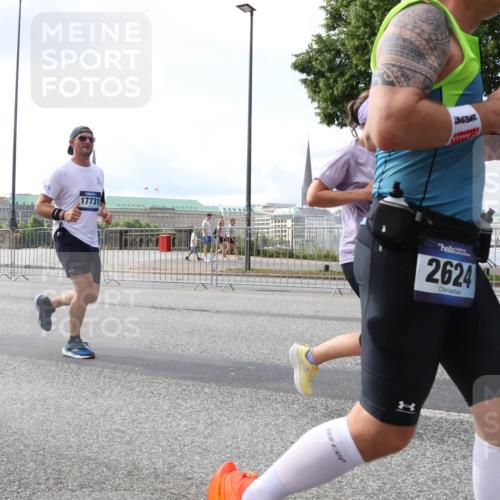 29.06.2025 - hella hamburg halbmarathon Lena Gebhardt http://msf.ph/oto/8420839 29.06.2025 10:05:46 Lombardsbrücke 17731, 2624, 1229, 1448, 1830, 1842, 1863, 1936, 1981, 2288, 2298, 2471, 2540, 2624, 3062, 3461, 3578, 3929, 4014, 4169, 4782, 5073, 5762, 6014, 7741, 8051, 8894, 8909, 9075, 9165, 9339, 9477, 9559, 9680, 9736, 9737, 9738, 9917, 10343, 10694, 10791, 10998, 11784, 11873, 11958, 12557, 13042, 13221, 14465, 14642, 14987, 15766, 16092, 16441, 16546, 16687, 16847, 17731, 17740, 17885, 18616, 18617, 18768, 18857, 18973, 19248 meine-sportfotos.de